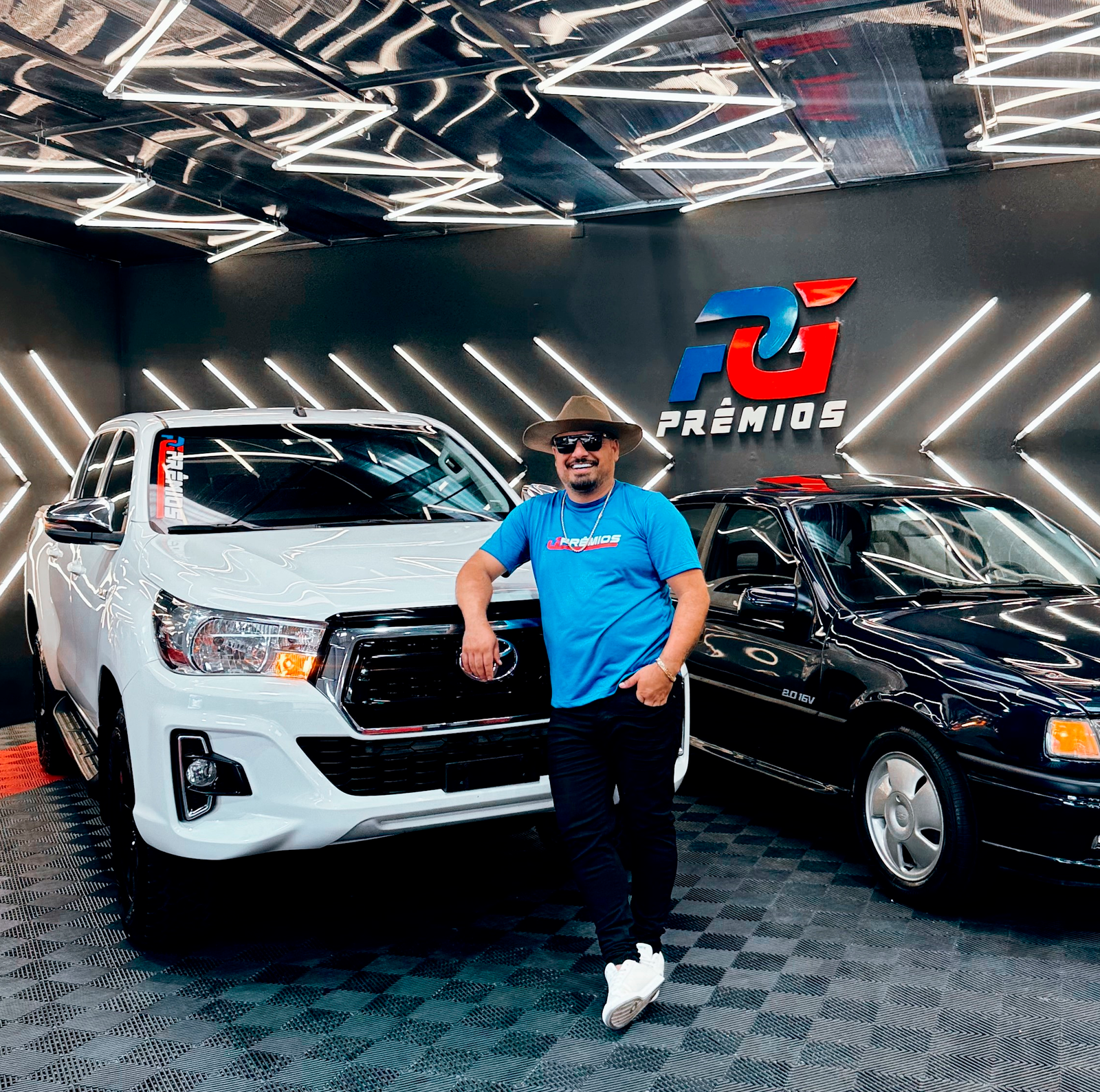 Hilux Branca de Neve + 100k em bilhetes